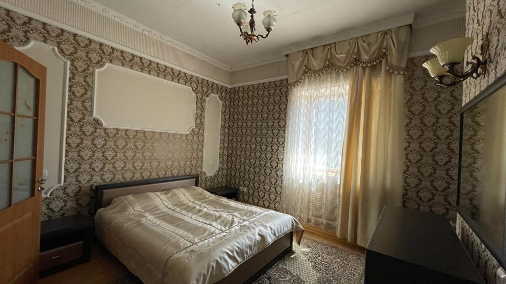 ホテル Rosa Roze Luxe House Karagandy エクステリア 写真